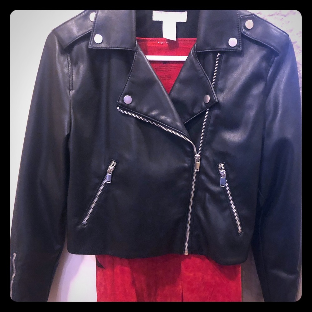 Black cropped jacket with silver details